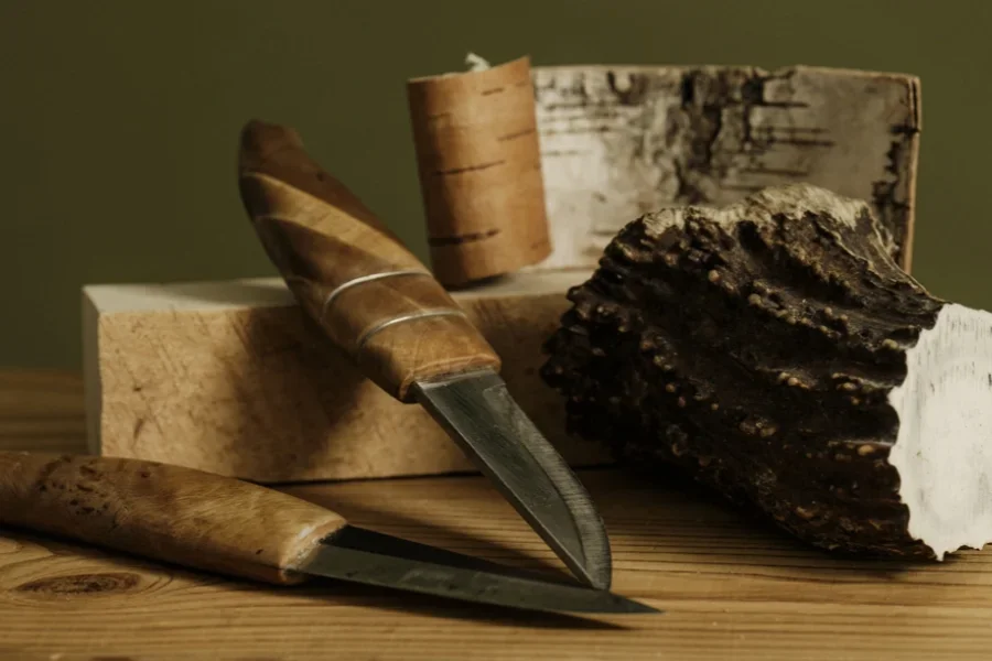 Tranchierbesteck mit Holzgriffen