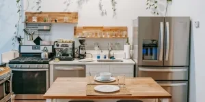 Ruang Dapur Dengan Dinding Putih
