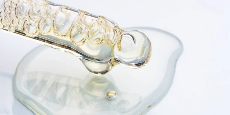 Sérum nourrissant aux céramides à la texture soyeuse