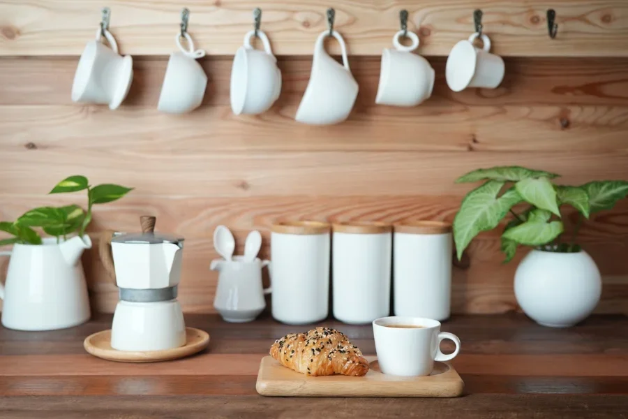 Utensilios para café blanco