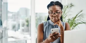 Woman with invisible locs at work