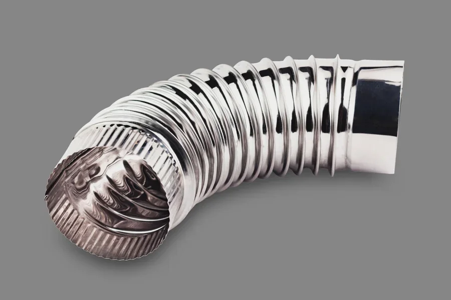 Una vista ravvicinata di un condotto metallico rigido