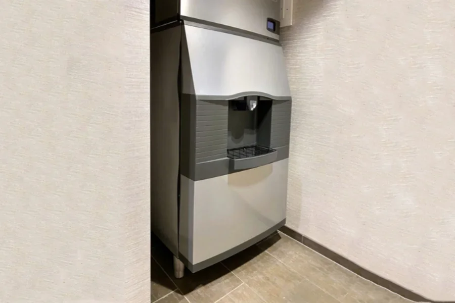 Автомат по выдаче льда в отеле