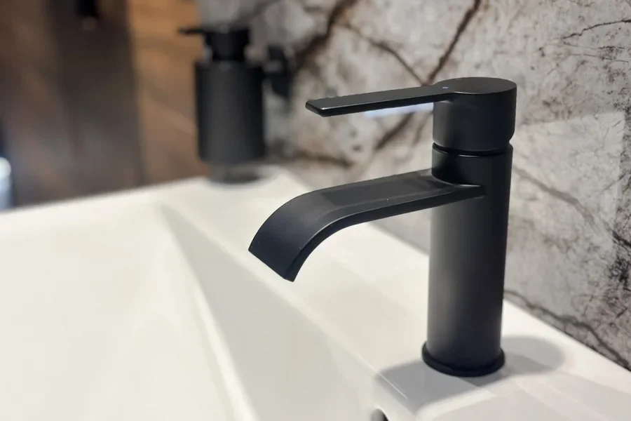 Black bathroom faucet mixer