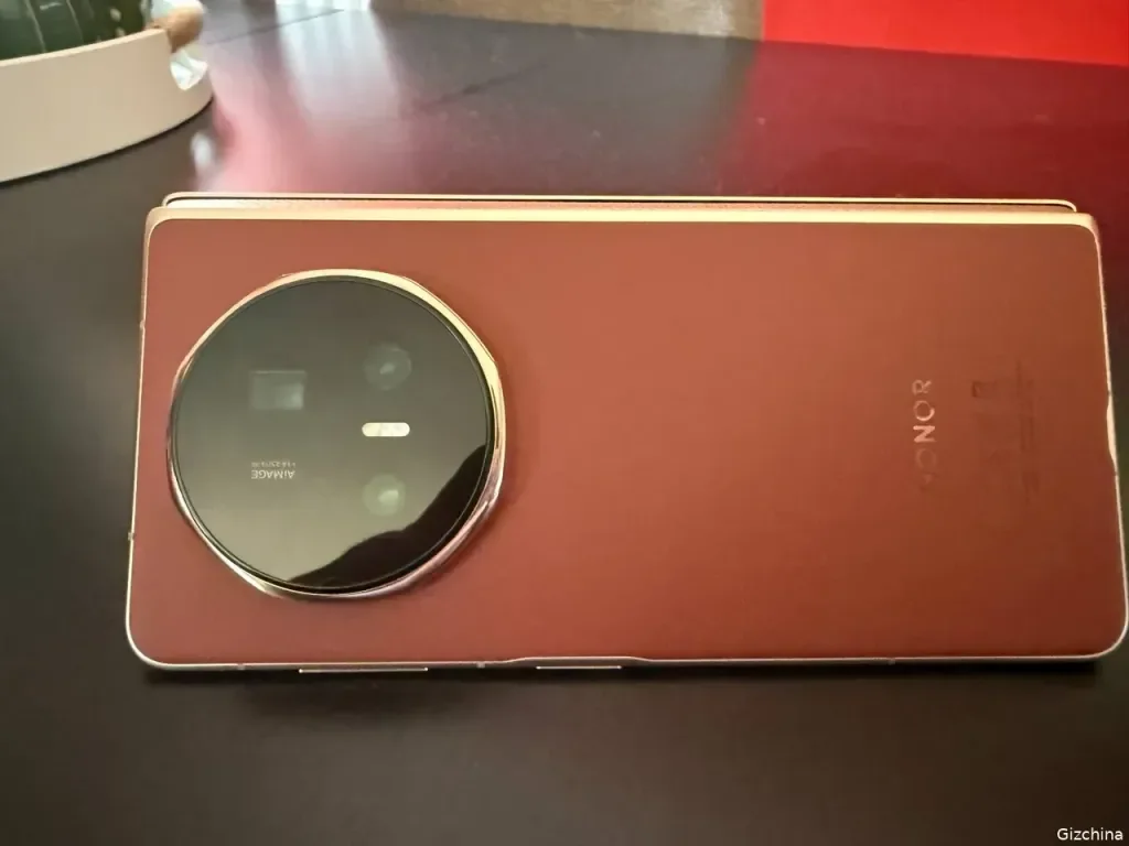 HONOR Magic V5