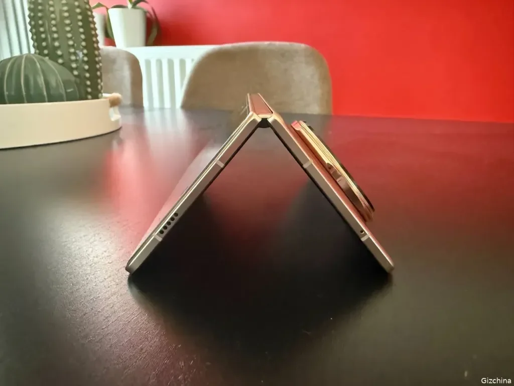 HONOR Magic V5