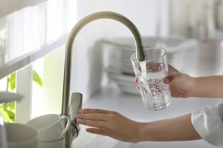 Taking water from a single-handle faucet mixer