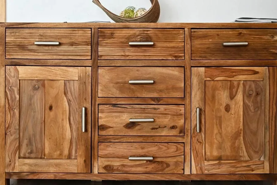 Lemari bufet kayu dengan laci