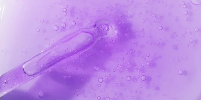 Texture liquide du sérum Bakuchiol