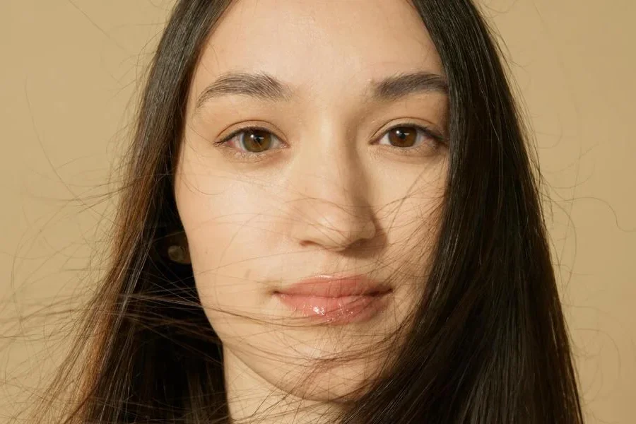 Gros plan d'une femme maquillée