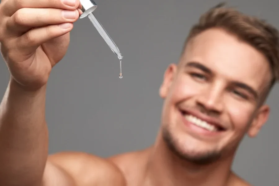 Мужчины тоже выбирают уход за кожей с помощью питательной сыворотки