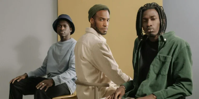 Pria dengan Pakaian Bergaya