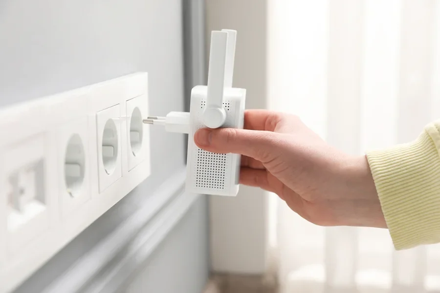 Plugging in a range extender