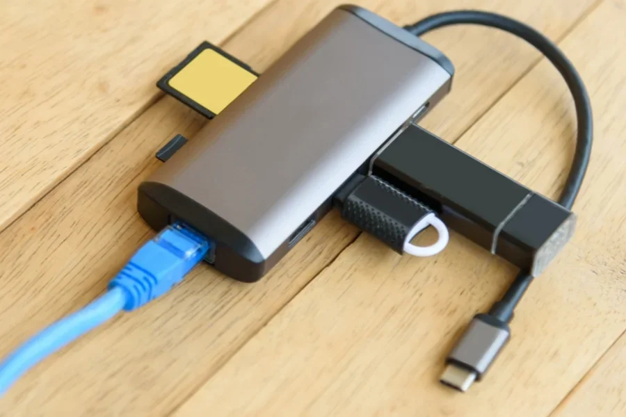 Hub Tipe-C mendukung beberapa perangkat untuk penyimpanan dan transfer foto.