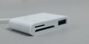 White SD card reader with USB, compact and multi-slot design