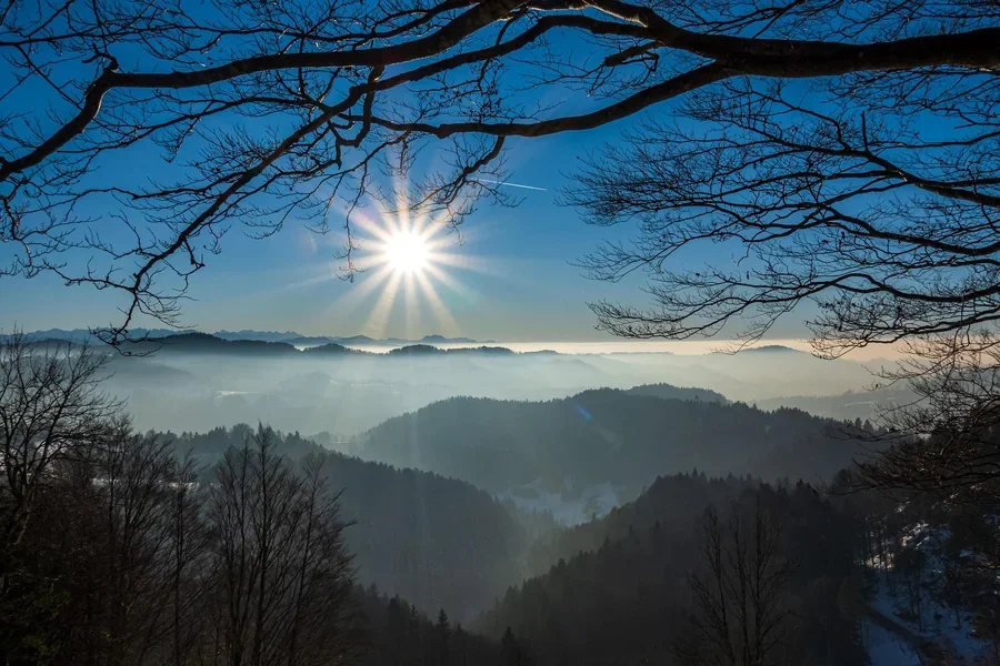 Perawatan kulit remaja harus mencakup perlindungan terhadap sinar matahari dan UV