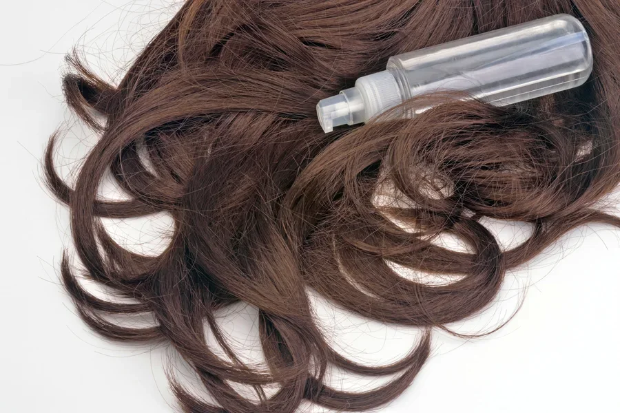 средство для защиты цвета во флаконе на волосах