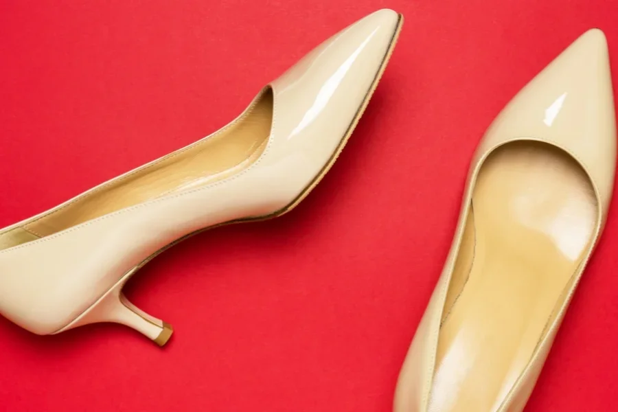 Schuhe mit niedrigen Kitten Heels