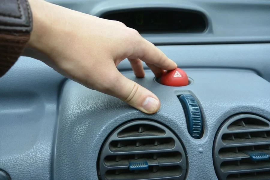 Изображение приборной панели, автомобиля, салона