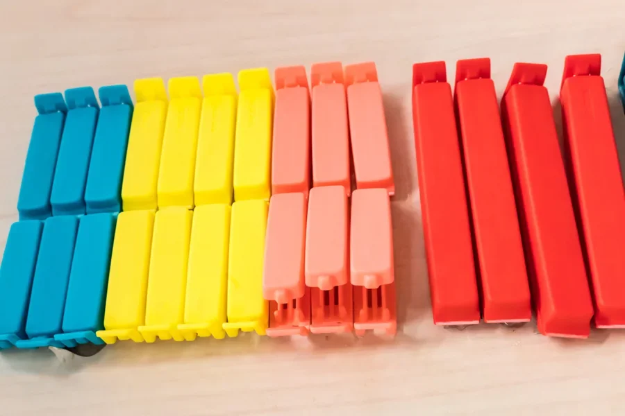 Rows of mini quick clips in different colors