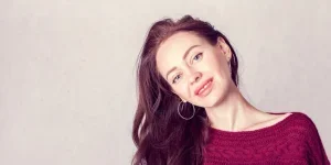 Cabello borgoña vs. cabello granate