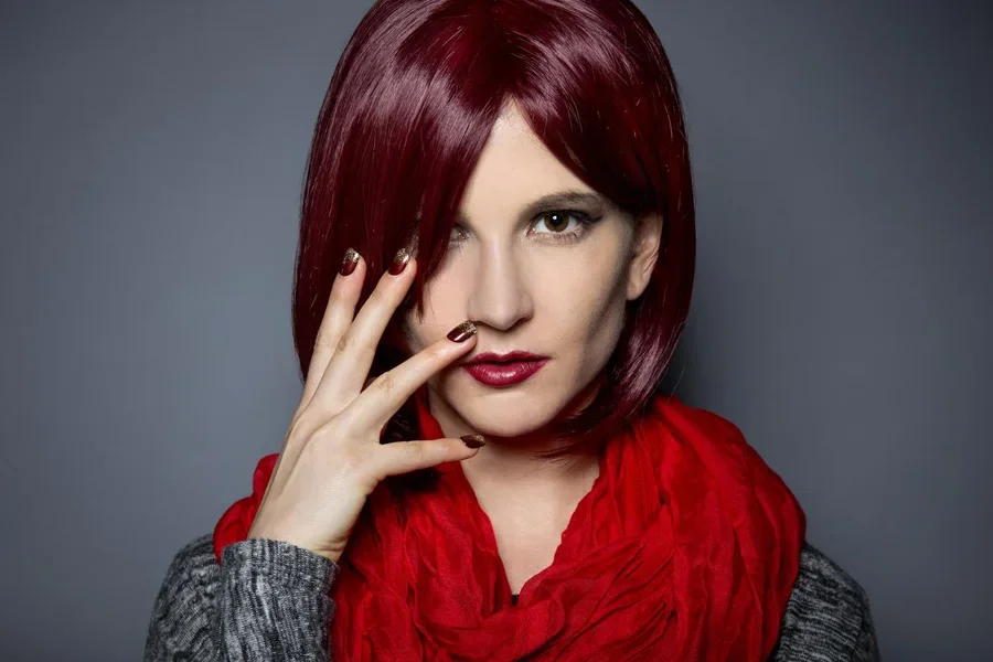 Бордовые против темно-бордовых волос