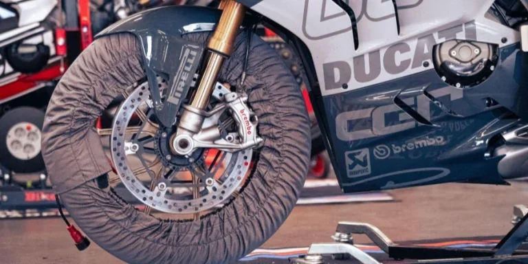 Мотоцикл Ducati крупным планом на Нюрбургринге