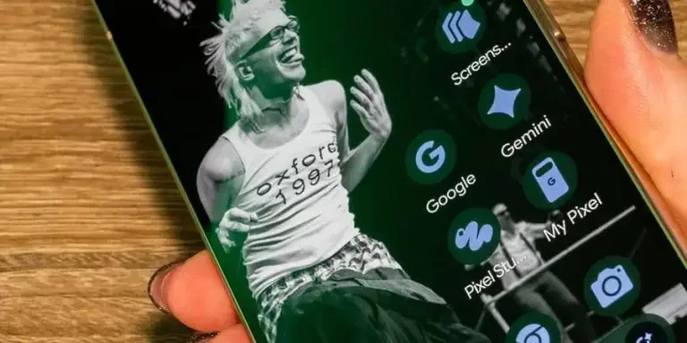 "드디어 구글, 수개월간 지속된 화면 깜빡임, 터치 오류, 발열 문제 끝에 픽셀 10의 버그를 수정했습니다"라는 제목의 기사 대표 이미지입니다.