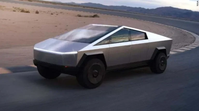 Image principale : Le prix du Cybertruck chute de 114 990 $ à 99 990 $ alors que Tesla fait face à un quatrième mois consécutif de baisse des ventes