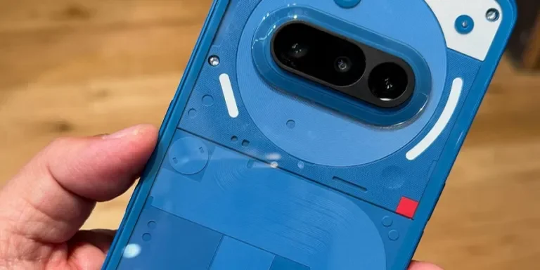 Imagem em destaque para o No Nothing Phone (4) em 2026 — Phone (4a) se torna um carro-chefe.