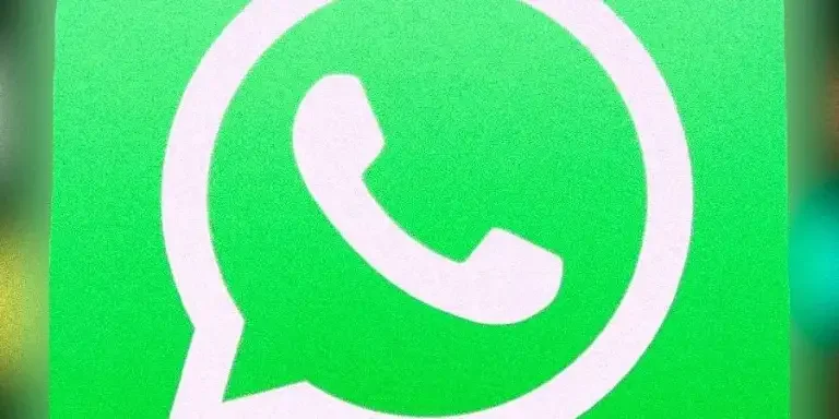 Image mise en avant pour « L’Europe s’attaque à Meta : WhatsApp pourrait être contraint de réintégrer Chatgpt et d’autres bots IA ».
